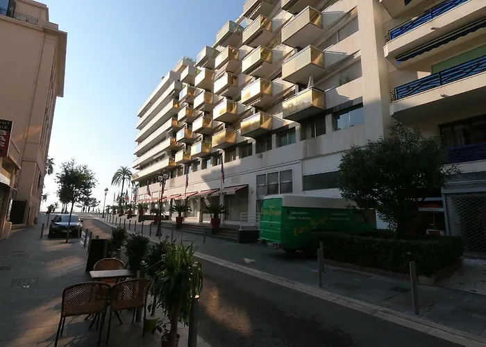 Royal Promenade